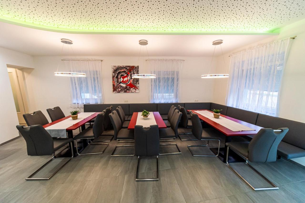 Zeltweg-Rooms ภายนอก รูปภาพ